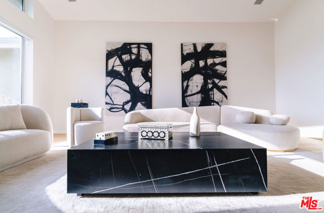 3423 Scadlock Lane, Sherman Oaks CA: https://media.crmls.org/mediaz/012a6246-d983-4797-93bb-72e72e08701e.jpg