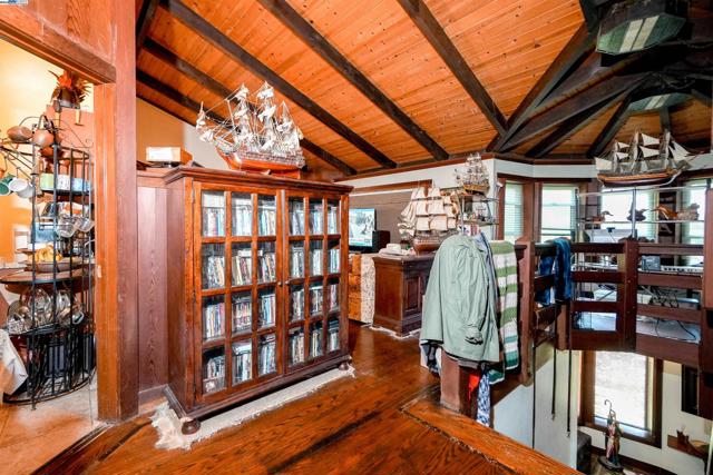 21 Red Rock Way, San Rafael CA: https://media.crmls.org/mediaz/012a649f-345a-4782-b49e-9ab142bff847.jpg