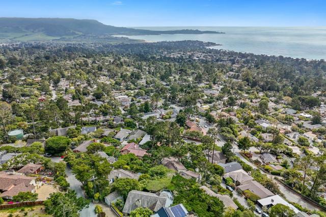 24805 Lower Trail, Carmel CA: https://media.crmls.org/mediaz/012a8495-c9cd-4a5a-b196-9336bec5b2fc.jpg