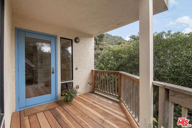 1639 Oak Drive, Topanga CA: https://media.crmls.org/mediaz/012c0ecc-06f8-4b68-8083-cbff8a70e8f0.jpg