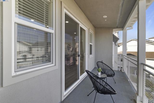 Image 18 of 39 For 9572 Seawind Way