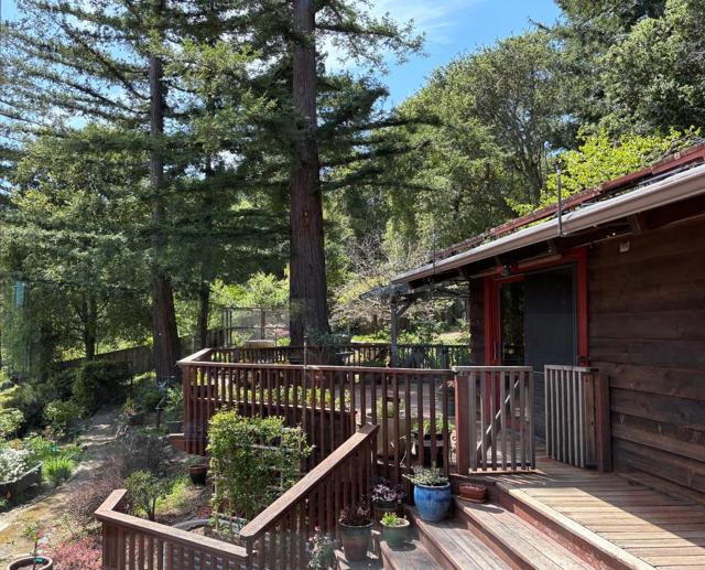 108 Santa Maria Avenue, Portola Valley CA: https://media.crmls.org/mediaz/012ce24b-d982-4bc2-b621-4efbd9dbdc7c.jpg