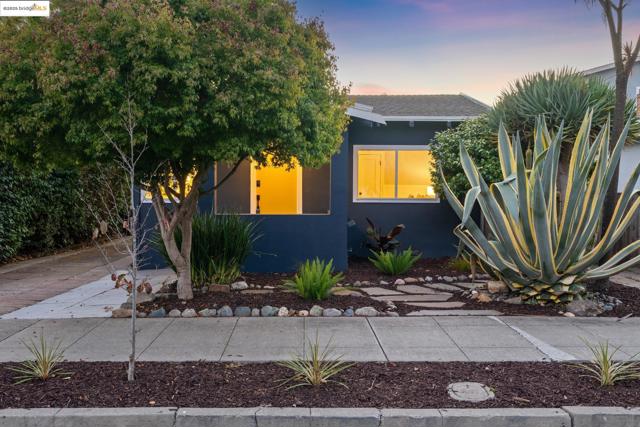 1642 10Th St, Berkeley CA: https://media.crmls.org/mediaz/012cfd4f-d138-4033-8eeb-dd0e3bb30f71.jpg