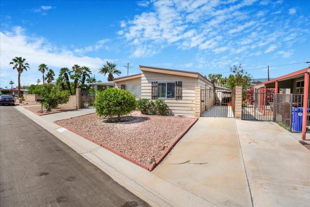 32857 Bloomfield Avenue, Thousand Palms CA: https://media.crmls.org/mediaz/012cfe0c-5beb-41f7-96df-095f09bbed92.jpg