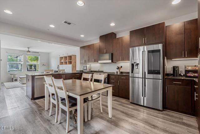 Detail Gallery Image 8 of 44 For 3027 N Oxnard Bld, Oxnard,  CA 93036 - 3 Beds | 2/1 Baths