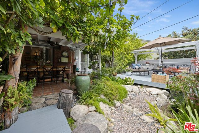 6432 Petit Avenue, Van Nuys CA: https://media.crmls.org/mediaz/012d5382-f241-4097-84fa-1d905eea269f.jpg