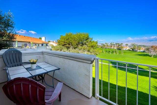 320 Vista Royale Drive, Palm Desert CA: https://media.crmls.org/mediaz/012d5493-946a-446d-9ee8-251ce878ec97.jpg
