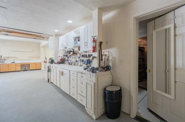 15847 Pleasant Valley Lane, Salinas CA: https://media.crmls.org/mediaz/012e3ee4-2092-490d-b9de-ddcf82481d5b.jpg