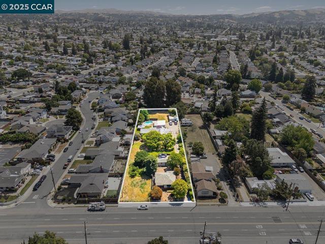 19358 Lake Chabot Rd, Castro Valley CA: https://media.crmls.org/mediaz/012e69a8-5397-4f06-84a0-6ba58bfe8798.jpg