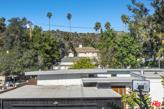 5184 Caspar Avenue, Los Angeles CA: https://media.crmls.org/mediaz/012ed2dc-cabb-4bb7-844f-4408dec33ccb.jpg