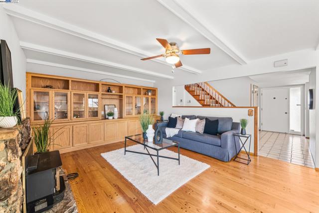 36092 Blair Pl, Fremont CA: https://media.crmls.org/mediaz/012f0a57-96c8-4bc5-86a5-85977324753a.jpg