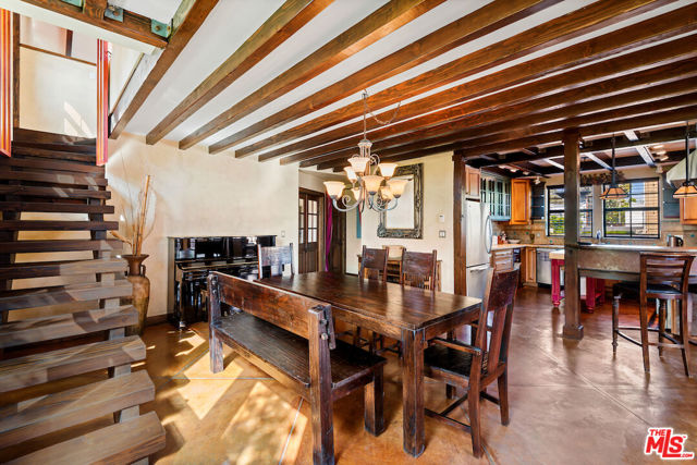 667 Santa Clara Avenue, Venice CA: https://media.crmls.org/mediaz/0130a729-9358-428a-b678-7936a254936c.jpg
