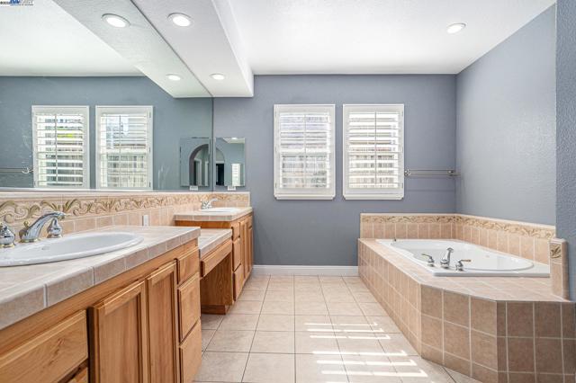 Image 13 of 27 For 1001 Songwood Rd