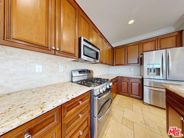 19320 Carranza Lane, Santa Clarita CA: https://media.crmls.org/mediaz/0130ba5a-2ba0-4396-bb6f-7b0eeb2569ea.jpg