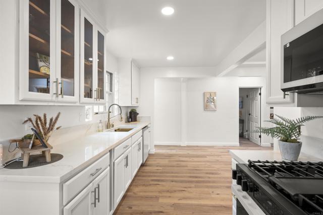 3710 Milan Street, Point Loma CA: https://media.crmls.org/mediaz/01317f0c-d1bc-41f8-81d8-105d2ae4265e.jpg