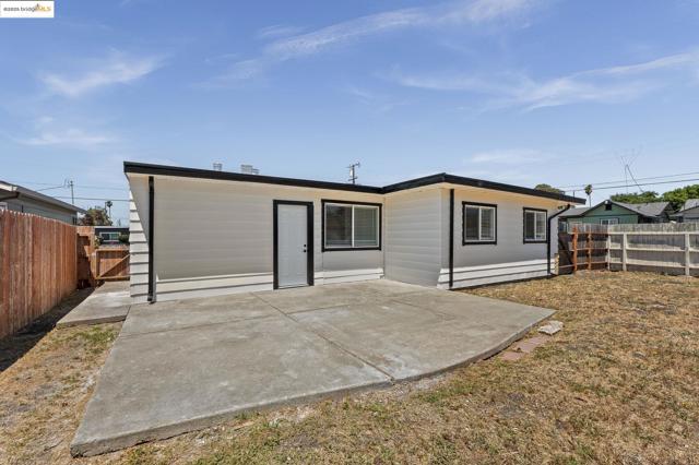 716 Williams Dr, Richmond CA: https://media.crmls.org/mediaz/01318b38-b5d0-4a00-873a-ee9b70cefdb7.jpg