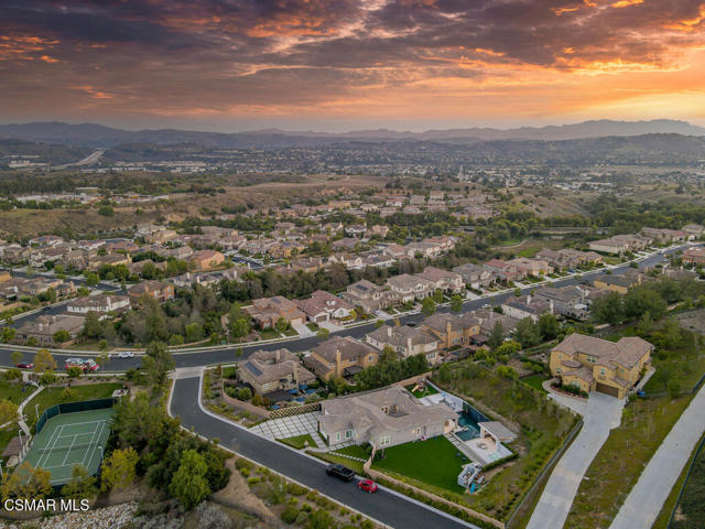 6981 Shadow Wood Drive, Moorpark CA: https://media.crmls.org/mediaz/0131e82f-df1d-4242-a85c-12e001625dde.jpg