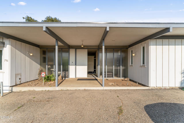 796 S Saticoy Avenue, Ventura CA: https://media.crmls.org/mediaz/013229b4-cf85-4aeb-b31e-e177e9979f82.jpg