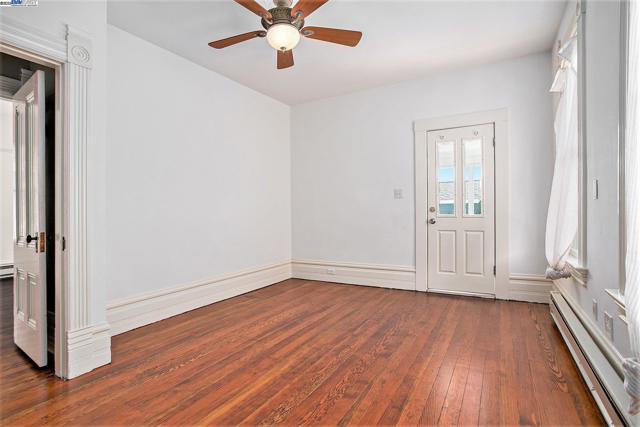 2120 Encinal, Alameda CA: https://media.crmls.org/mediaz/0132870d-7e1d-4b55-a25f-b8217437524a.jpg