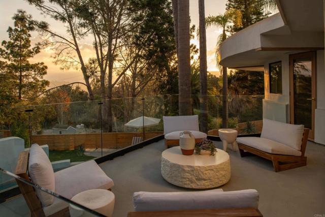 14847 Vista Del Oceano, Del Mar CA: https://media.crmls.org/mediaz/01328f43-ee31-453a-a99a-6d5544ddc8cf.jpg