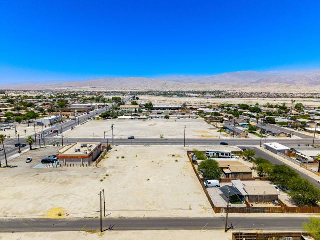83037 Ave 44, Indio CA: https://media.crmls.org/mediaz/0132995f-a44f-4379-8fa7-76ffd88e65b0.jpg