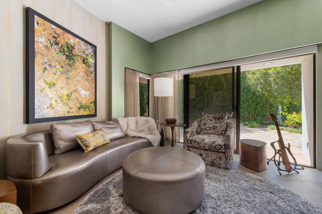 21 Clancy Lane Estates, Rancho Mirage CA: https://media.crmls.org/mediaz/0132d224-9d75-4adb-8a42-8e9dee5bb271.jpg
