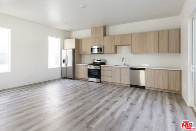 3210 1/2 Verdugo Road, Los Angeles CA: https://media.crmls.org/mediaz/0132d480-86ca-4b23-93e4-c2a6670822e1.jpg
