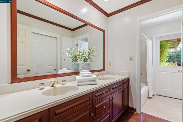 372 El Divisadero Ave, Walnut Creek CA: https://media.crmls.org/mediaz/01333918-c210-4e42-8b2d-7cb372f6c1b6.jpg