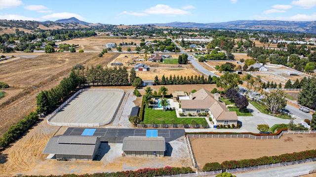 12315 Harding Avenue, San Martin CA: https://media.crmls.org/mediaz/01335115-7e65-49c2-98de-117c92909718.jpg