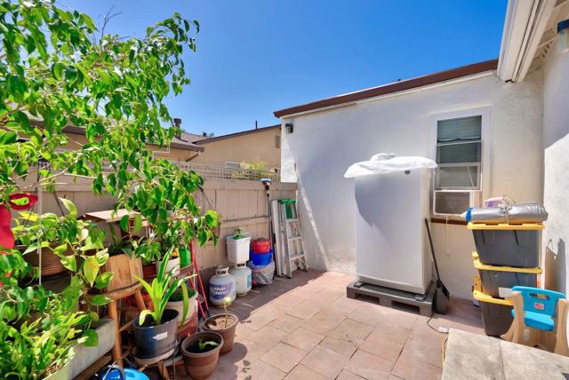 264 N 34th Street, San Jose CA: https://media.crmls.org/mediaz/013365ce-3f85-48a6-8c97-fcbcb603f89a.jpg