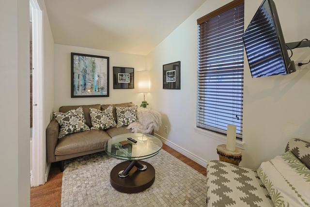 Detail Gallery Image 13 of 21 For 205 .5 C Ave, Coronado,  CA 92118 - 1 Beds | 1 Baths