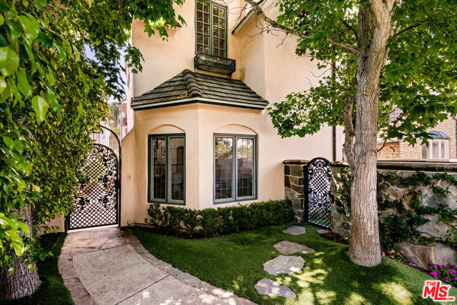 120 Northstar Mall, Marina del Rey CA: https://media.crmls.org/mediaz/0135323b-c49d-4454-ae73-12783e565fbe.jpg