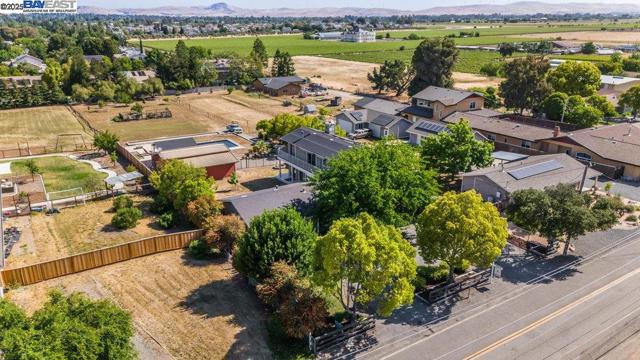 2680 Marina Ave., Livermore CA: https://media.crmls.org/mediaz/013578e3-d7dc-4a78-95af-d0492ce7f3be.jpg