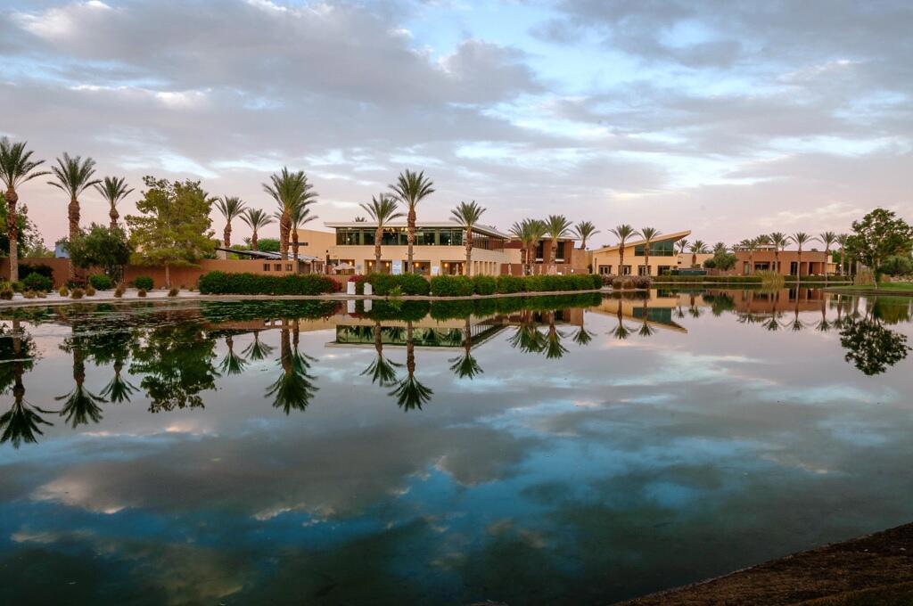 https://media.crmls.org/mediaz/01361810-fc8b-422a-b03d-3bf6e2e0bc93.jpg?preset=X-Large