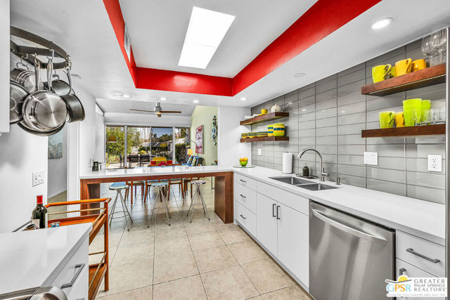 2380 S Skyview Drive, Palm Springs CA: https://media.crmls.org/mediaz/01364a8c-c0d1-4787-a760-a93840ae1060.jpg