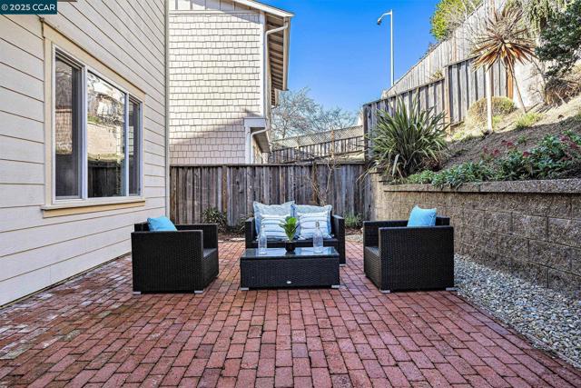 Image 33 of 50 For 203 Seacliff Way