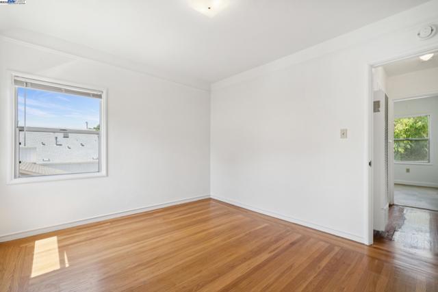 2200 Peach St, Pinole CA: https://media.crmls.org/mediaz/013677cd-16ab-4249-ad9b-3fb5378795c8.jpg