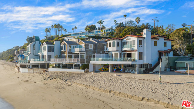 27336 Pacific Coast Highway, Malibu CA: https://media.crmls.org/mediaz/01371ca7-5a02-4aea-bf11-ecdf4acda407.jpg
