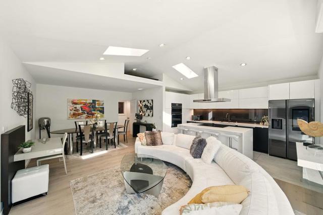 502 Palm Avenue, Los Altos CA: https://media.crmls.org/mediaz/0137550b-1f5f-40c8-90f2-06b2f073095f.jpg