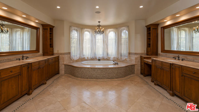 265 N Kenter Avenue, Los Angeles CA: https://media.crmls.org/mediaz/0137ae7c-de60-472c-94a9-0981a68507e5.jpg