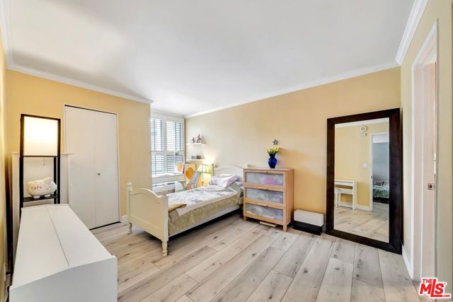 320 S Ardmore Avenue, Los Angeles CA: https://media.crmls.org/mediaz/0138178d-80bd-46a3-bd75-c4c7b3e2752c.jpg