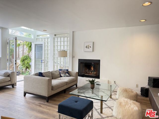 39 Westminster Avenue, Venice CA: https://media.crmls.org/mediaz/01381e42-20a6-4490-b765-0d5c14ad1fcc.jpg