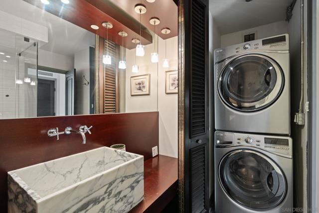 1710 Avenida Del Mundo, Coronado CA: https://media.crmls.org/mediaz/01391670-03a1-46bb-b381-5b15ce1fdfa4.jpg