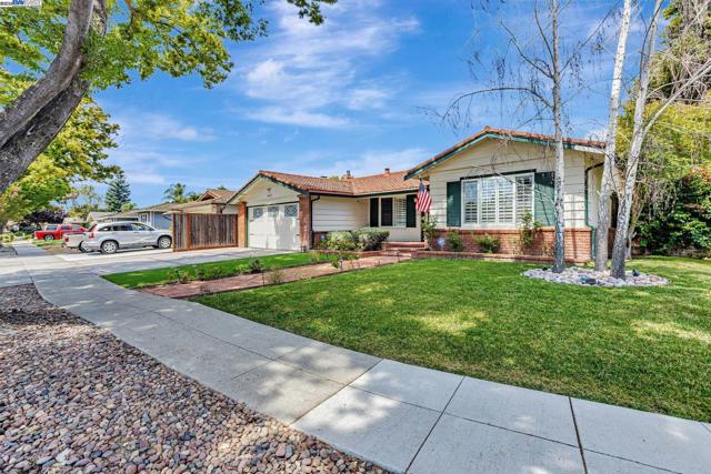 903 Lanewood Dr, San Jose CA: https://media.crmls.org/mediaz/013920c2-003b-4232-a990-097d93aba9c8.jpg