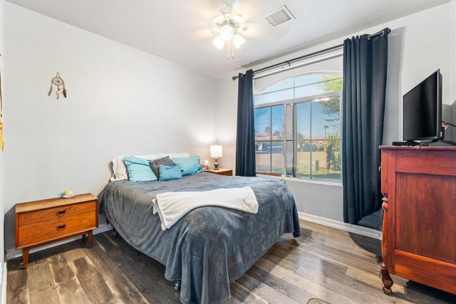 29613 Calle Tampico, Cathedral City CA: https://media.crmls.org/mediaz/01394a47-25dc-4f3c-8c82-499d00ea970b.jpg