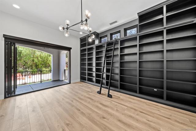 3160 Goldfinch St, San Diego CA: https://media.crmls.org/mediaz/0139b952-ea26-40d6-afc4-d44ab42731e1.jpg