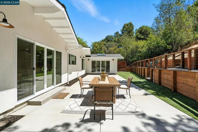 1717 Springbrook Rd, Lafayette CA: https://media.crmls.org/mediaz/013a06c5-d8f5-4209-9ab0-d305dce682ce.jpg