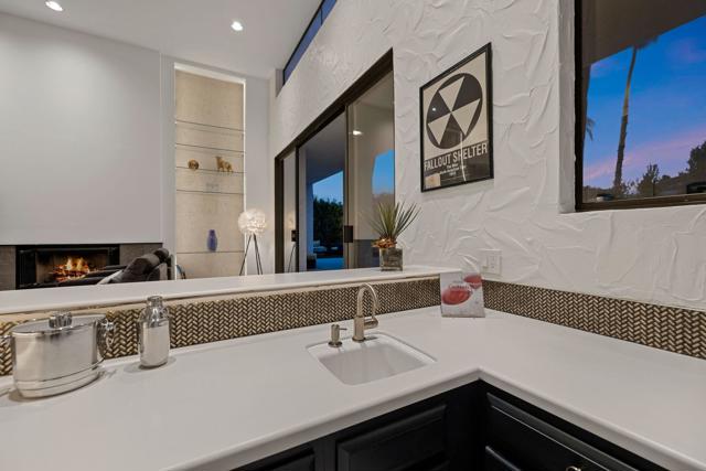 49 Mission Palms E Drive, Rancho Mirage CA: https://media.crmls.org/mediaz/013afdab-aa44-486e-a01a-41f252730af5.jpg