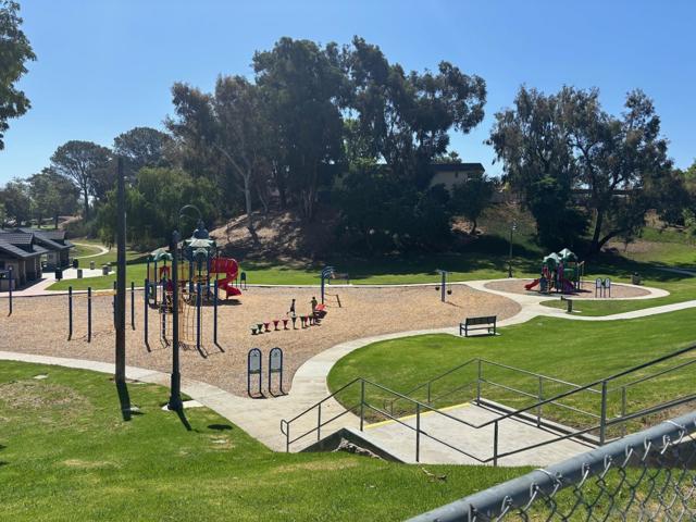 530 Calle Montecito, Oceanside CA: https://media.crmls.org/mediaz/013b2ec2-29f2-41e8-a4a2-b0a23d0146ec.jpg