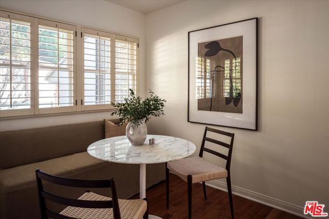 5657 Valley Oak Drive, Los Angeles CA: https://media.crmls.org/mediaz/013b360d-a9b6-475b-8db2-e2dc210bfe16.jpg
